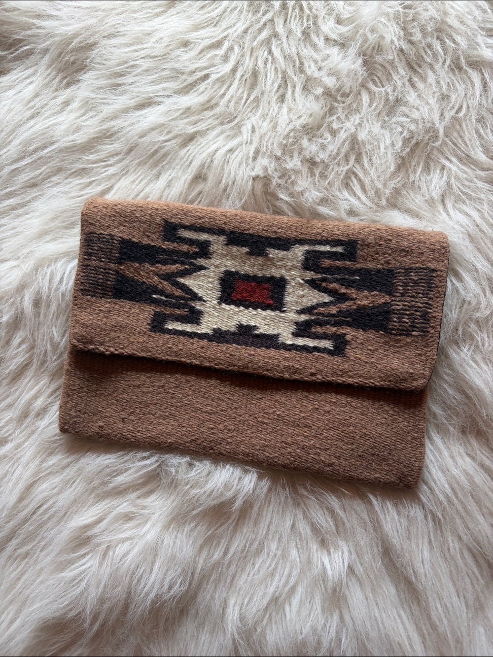 Wool clutch
